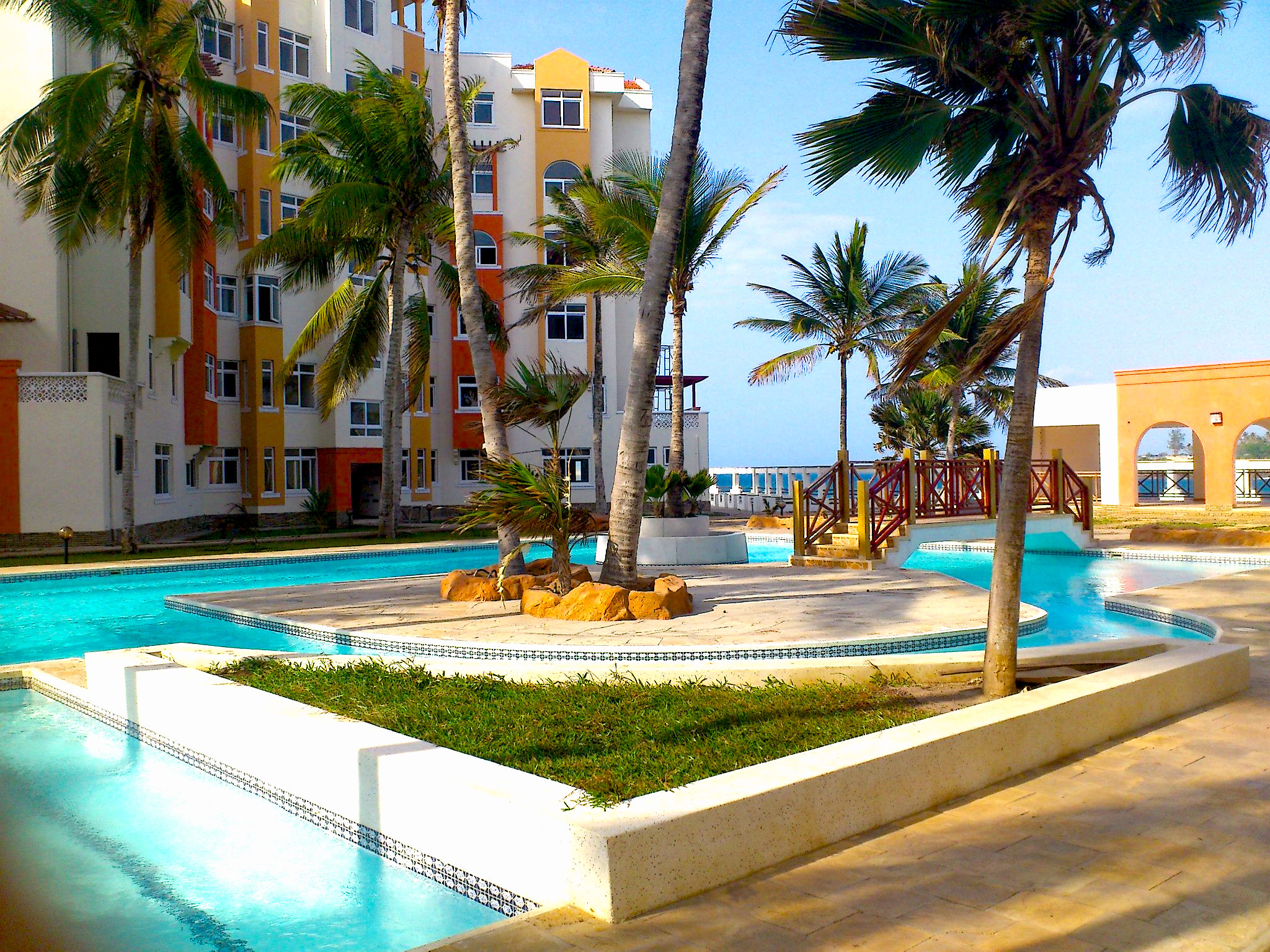 Royal Beach apartments, 3 & 4 bedroom apartment all en suite for sale in Nyali Mombasa